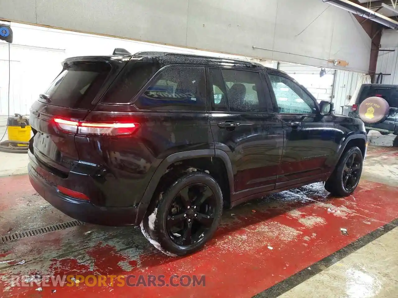 3 Photograph of a damaged car 1C4RJHBG2RC123436 JEEP CHEROKEE 2024
