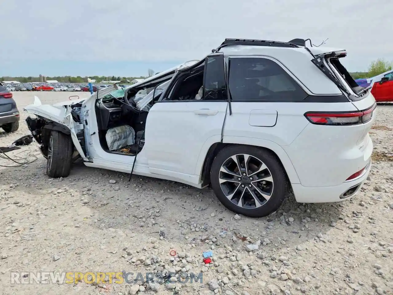 2 fotografías del automóvil dañado 1C4RJHDGXR8604146 JEEP CHEROKEE 2024