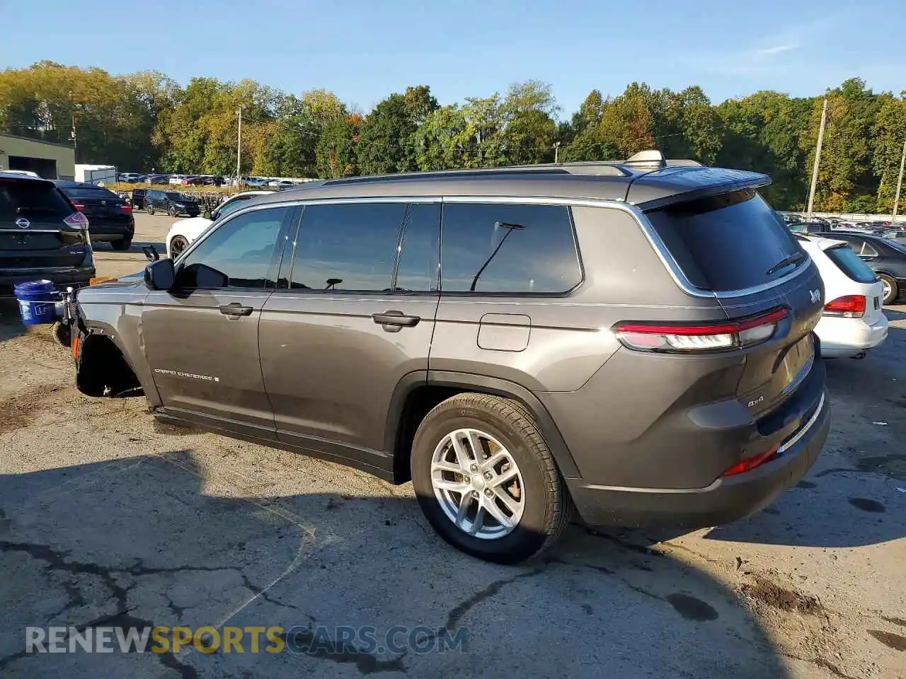 2 Photograph of a damaged car 1C4RJKAG6R8562477 JEEP CHEROKEE 2024