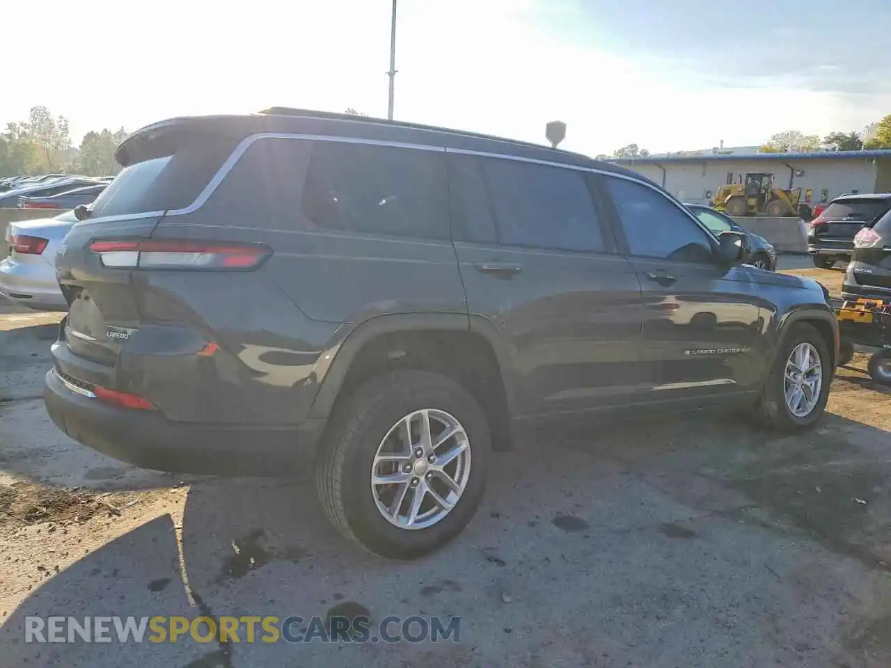 3 Photograph of a damaged car 1C4RJKAG6R8562477 JEEP CHEROKEE 2024