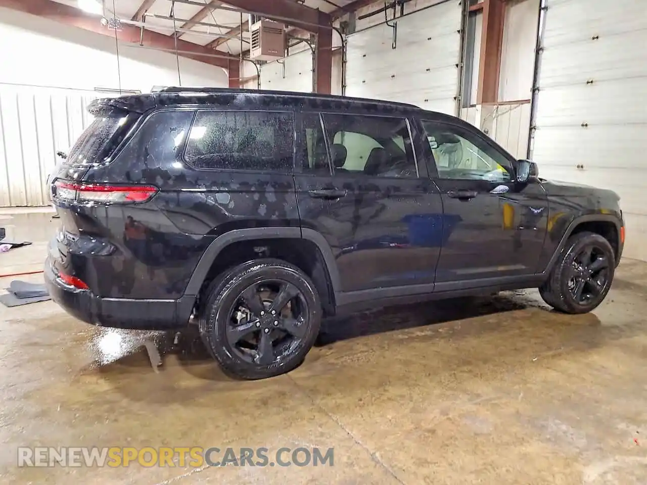 3 Photograph of a damaged car 1C4RJKBG2R8546131 JEEP CHEROKEE 2024