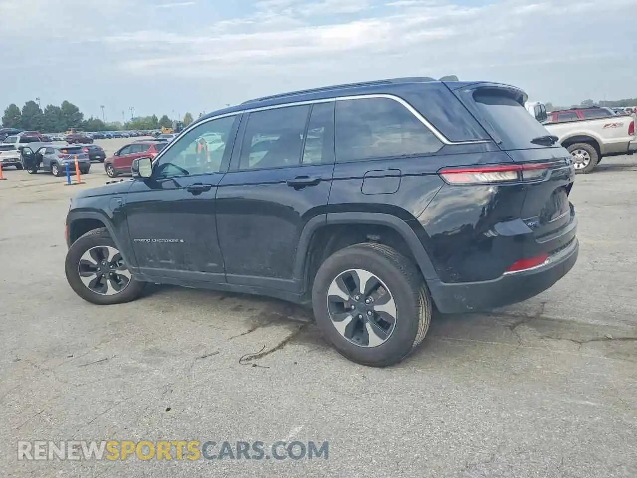2 Фотография поврежденного автомобиля 1C4RJYB67RC116649 JEEP CHEROKEE 2024