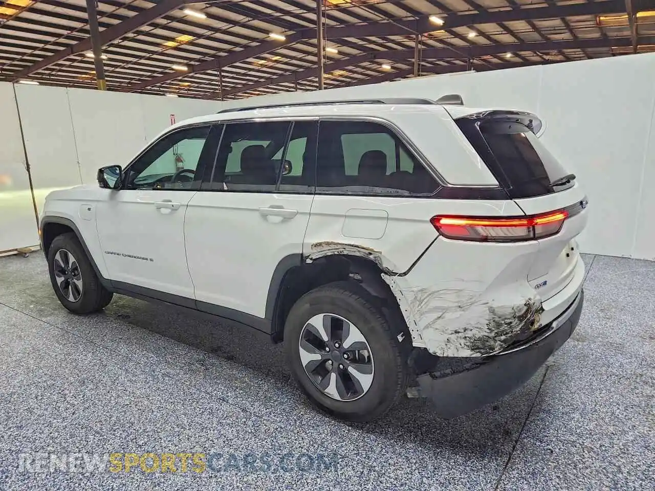 2 Photograph of a damaged car 1C4RJYB69RC117754 JEEP CHEROKEE 2024
