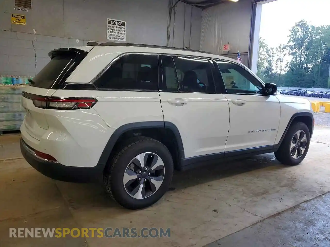 3 Photograph of a damaged car 1C4RJYB6XRC721250 JEEP CHEROKEE 2024