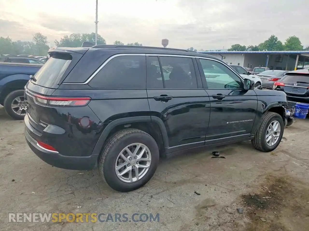 3 Photograph of a damaged car 1C4RJHAG8SC344675 JEEP CHEROKEE 2025