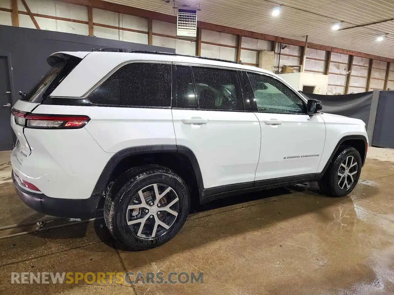 3 Photograph of a damaged car 1C4RJHBG1SC350588 JEEP CHEROKEE 2025