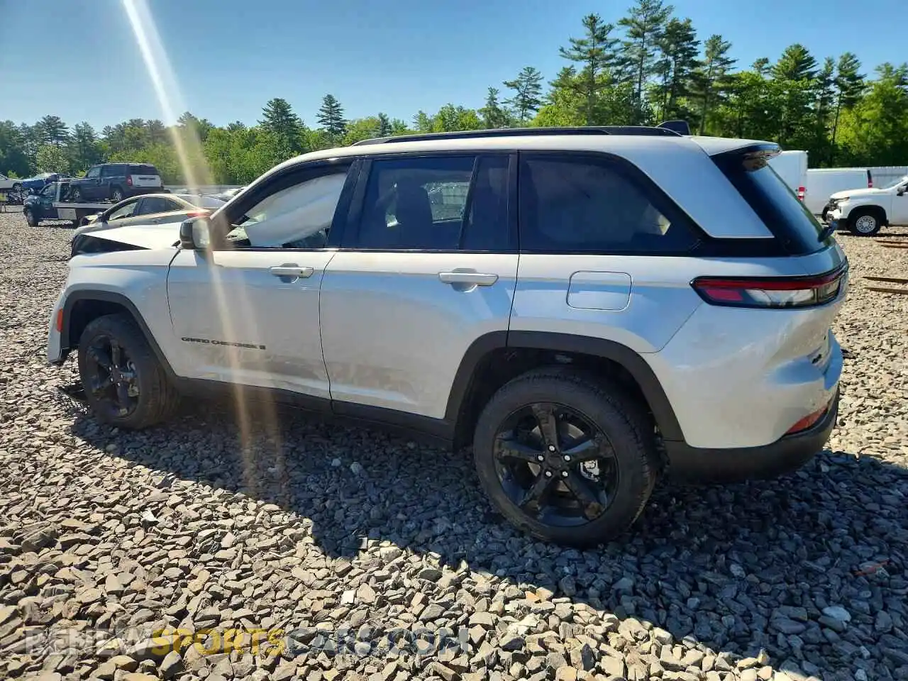2 Фотография поврежденного автомобиля 1C4RJHBG1SC371456 JEEP CHEROKEE 2025