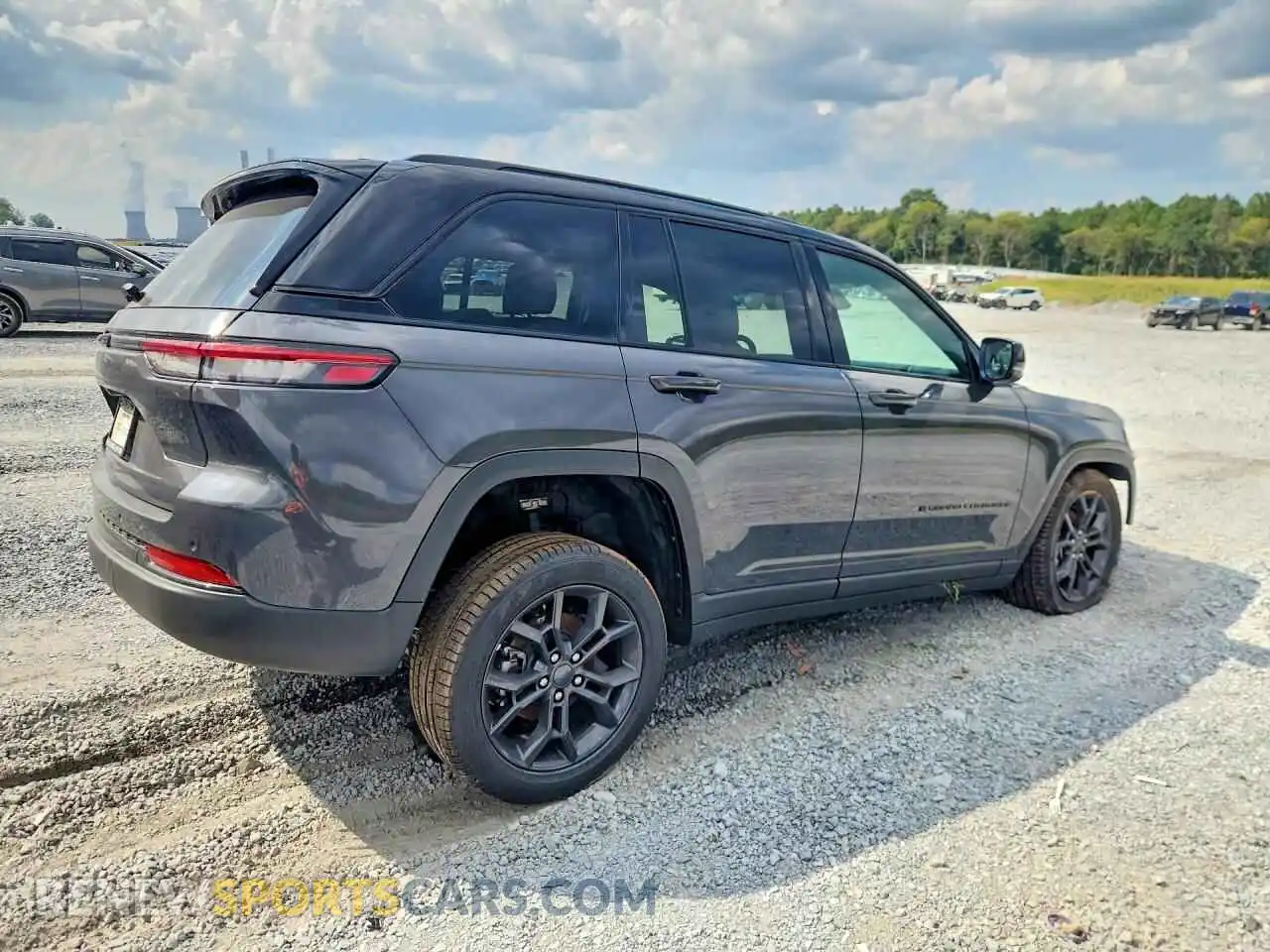 3 Photograph of a damaged car 1C4RJHBG3S8789357 JEEP CHEROKEE 2025