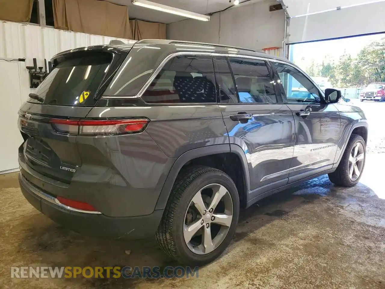 3 Photograph of a damaged car 1C4RJHBG6SC275810 JEEP CHEROKEE 2025