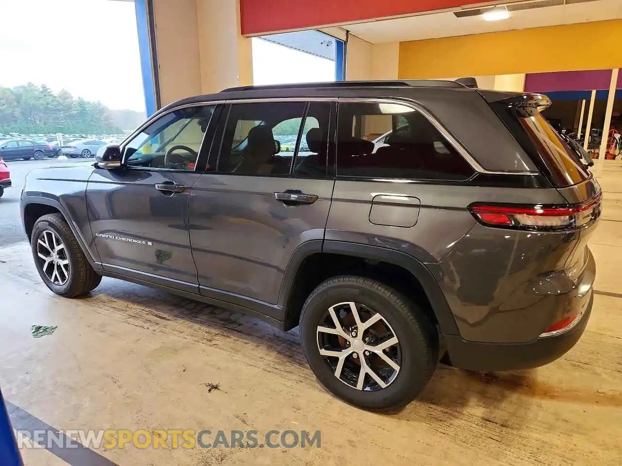 2 fotografías del automóvil dañado 1C4RJHBGXSC280413 JEEP CHEROKEE 2025