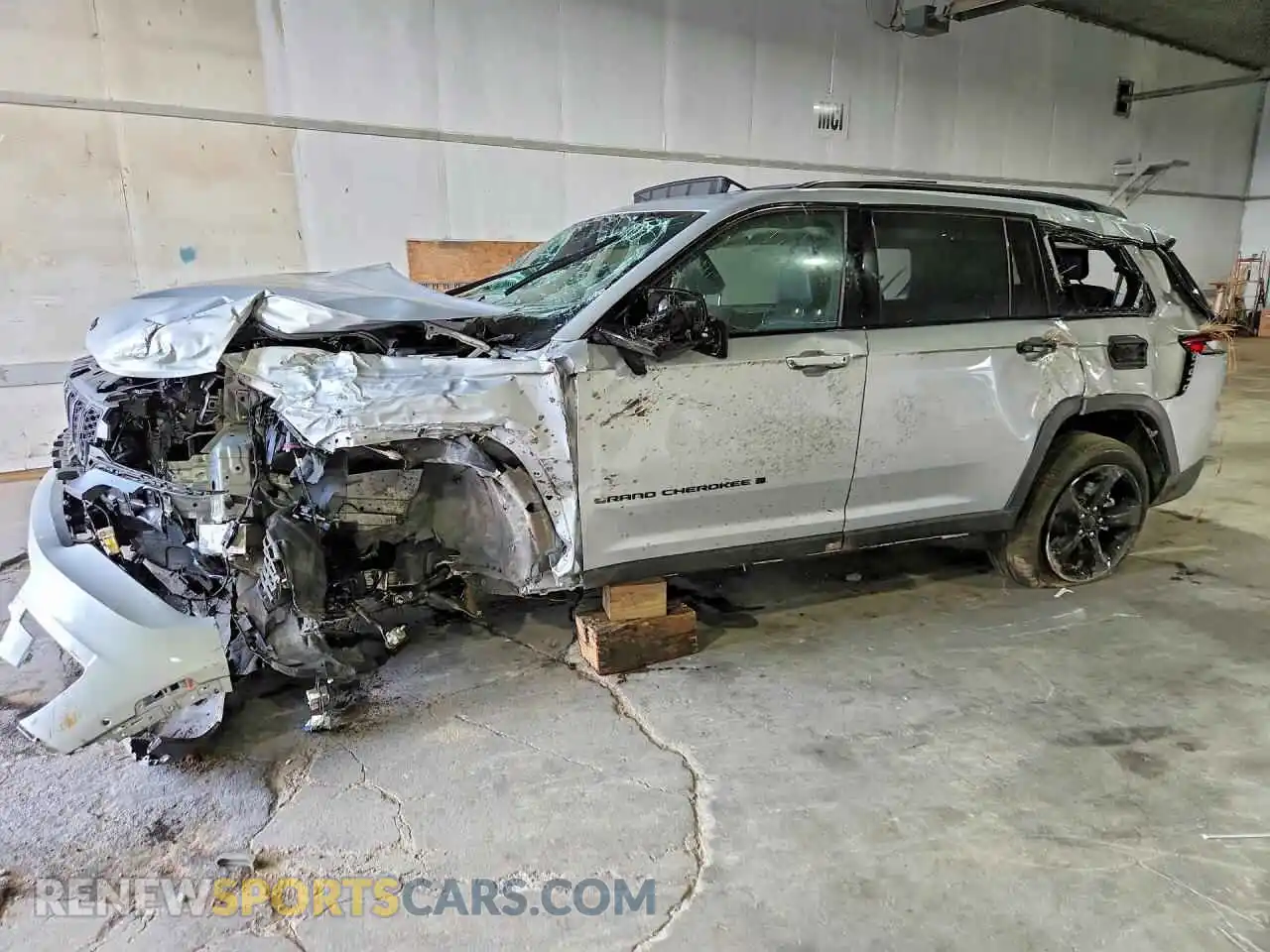 1 Фотография поврежденного автомобиля 1C4RJKBG2S8768416 JEEP CHEROKEE 2025