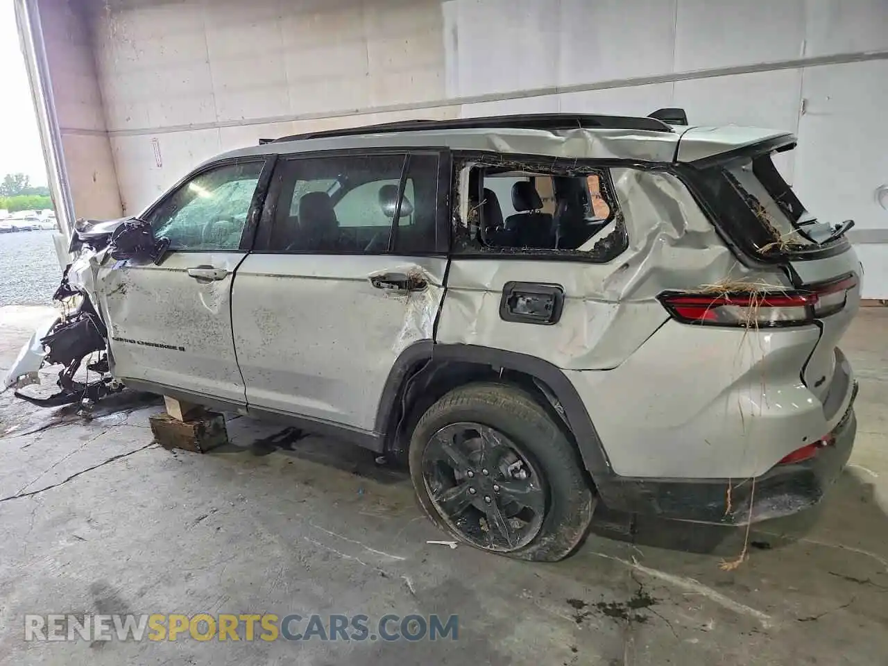 2 Фотография поврежденного автомобиля 1C4RJKBG2S8768416 JEEP CHEROKEE 2025
