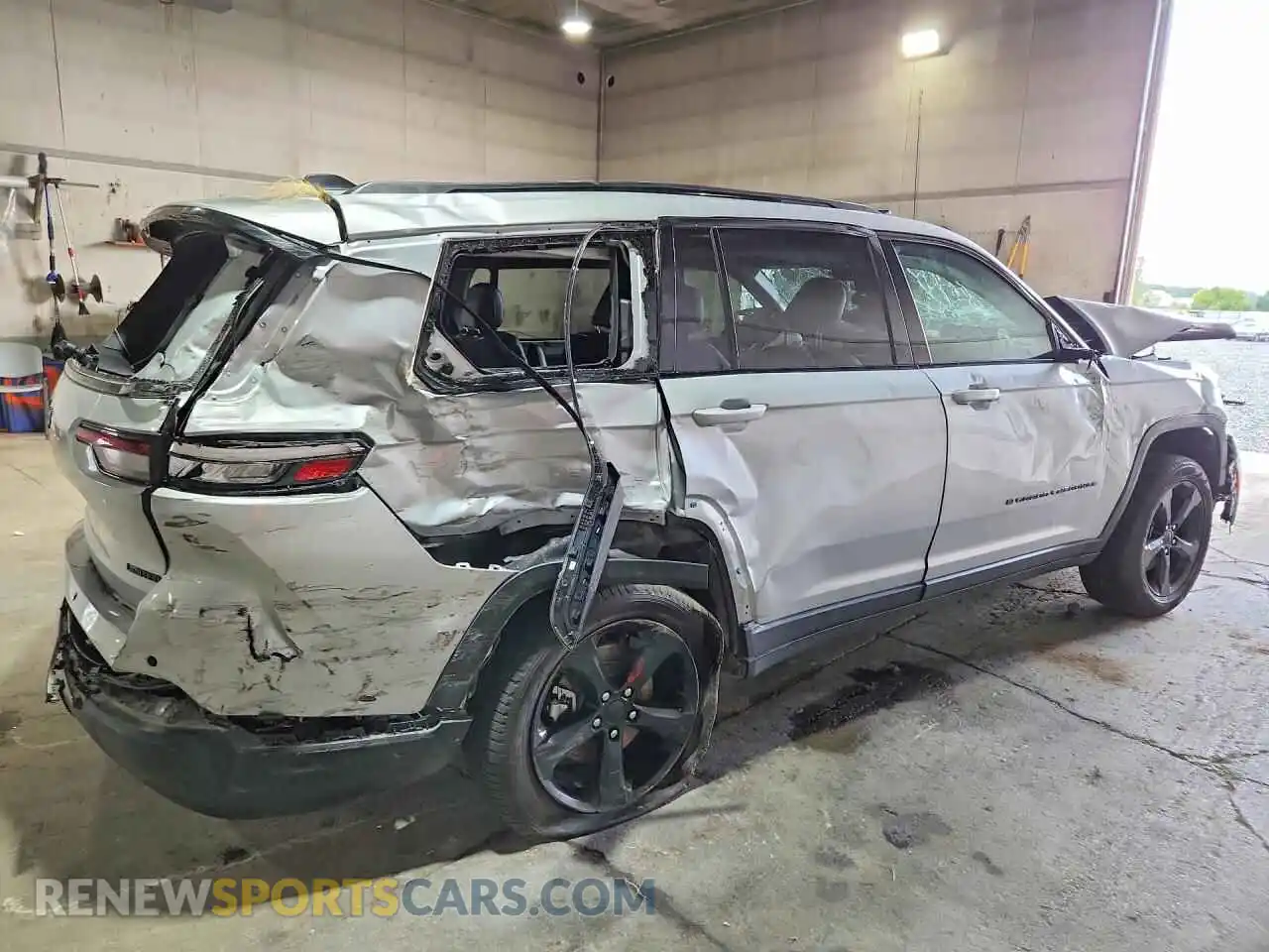 3 Фотография поврежденного автомобиля 1C4RJKBG2S8768416 JEEP CHEROKEE 2025