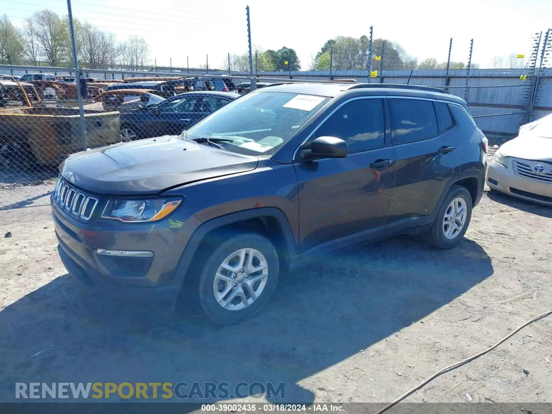 2 fotografías del automóvil dañado 3C4NJCAB0KT613116 JEEP COMPASS 2019
