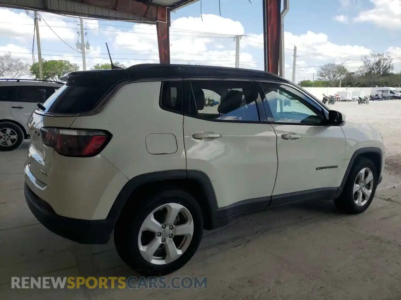 3 Photograph of a damaged car 3C4NJCBB0KT637477 JEEP COMPASS 2019