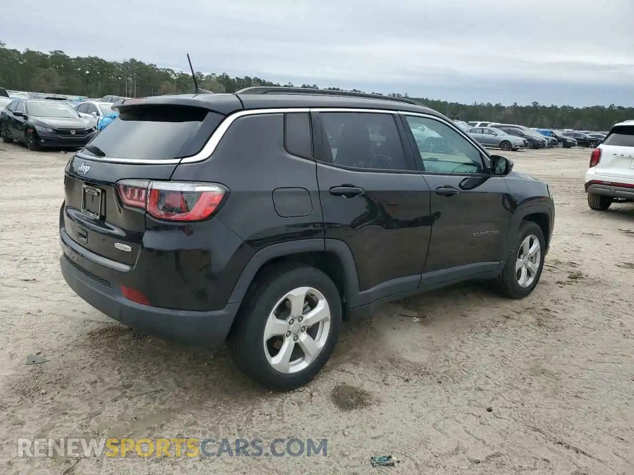3 Photograph of a damaged car 3C4NJCBB2KT692402 JEEP COMPASS 2019