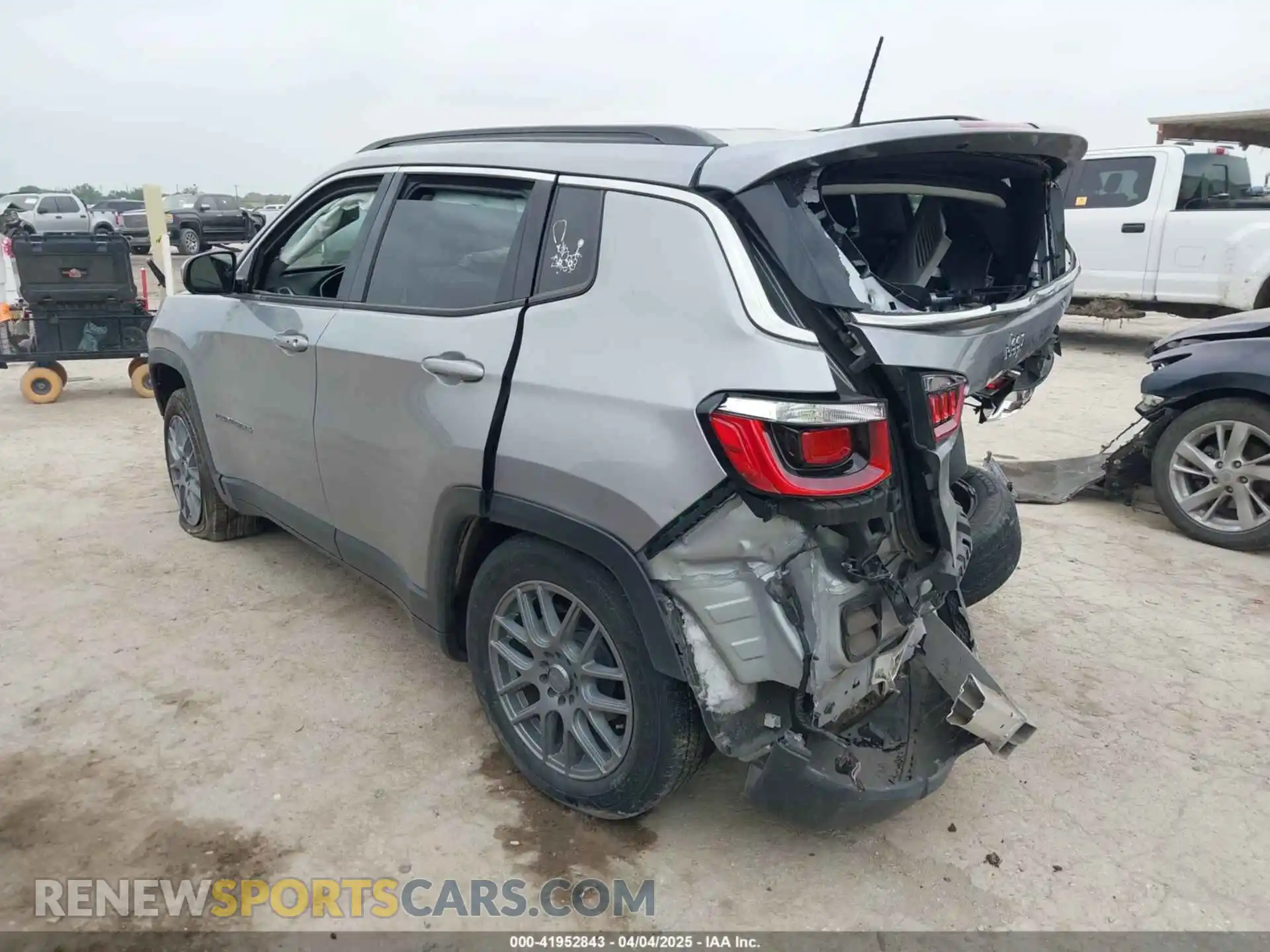 3 Photograph of a damaged car 3C4NJCBB3KT726640 JEEP COMPASS 2019