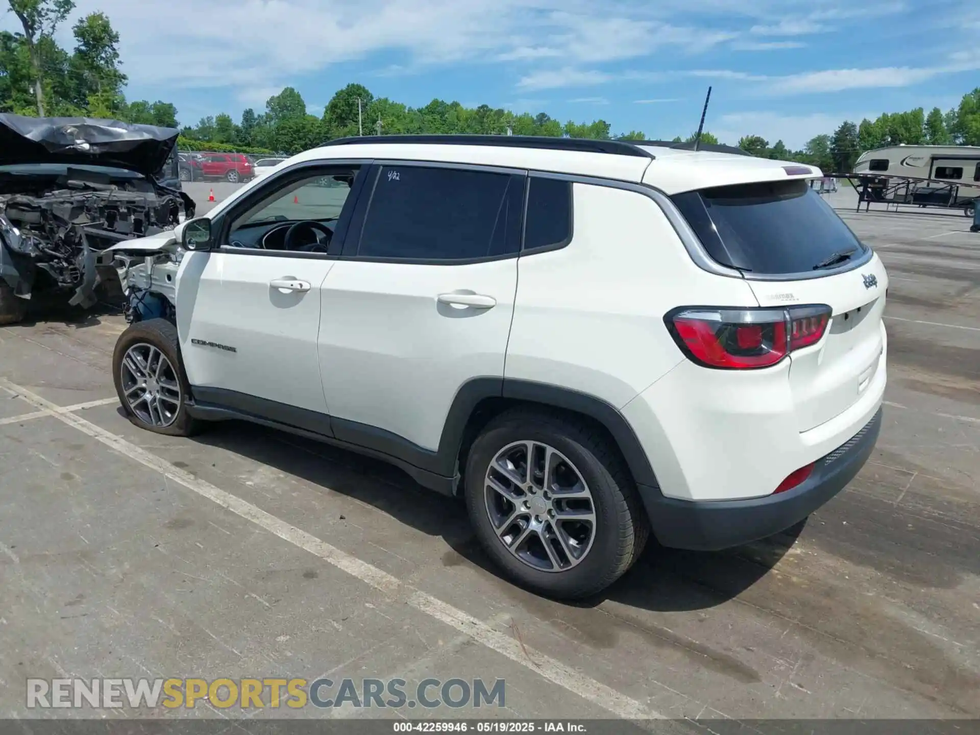 3 Photograph of a damaged car 3C4NJCBB3KT832263 JEEP COMPASS 2019