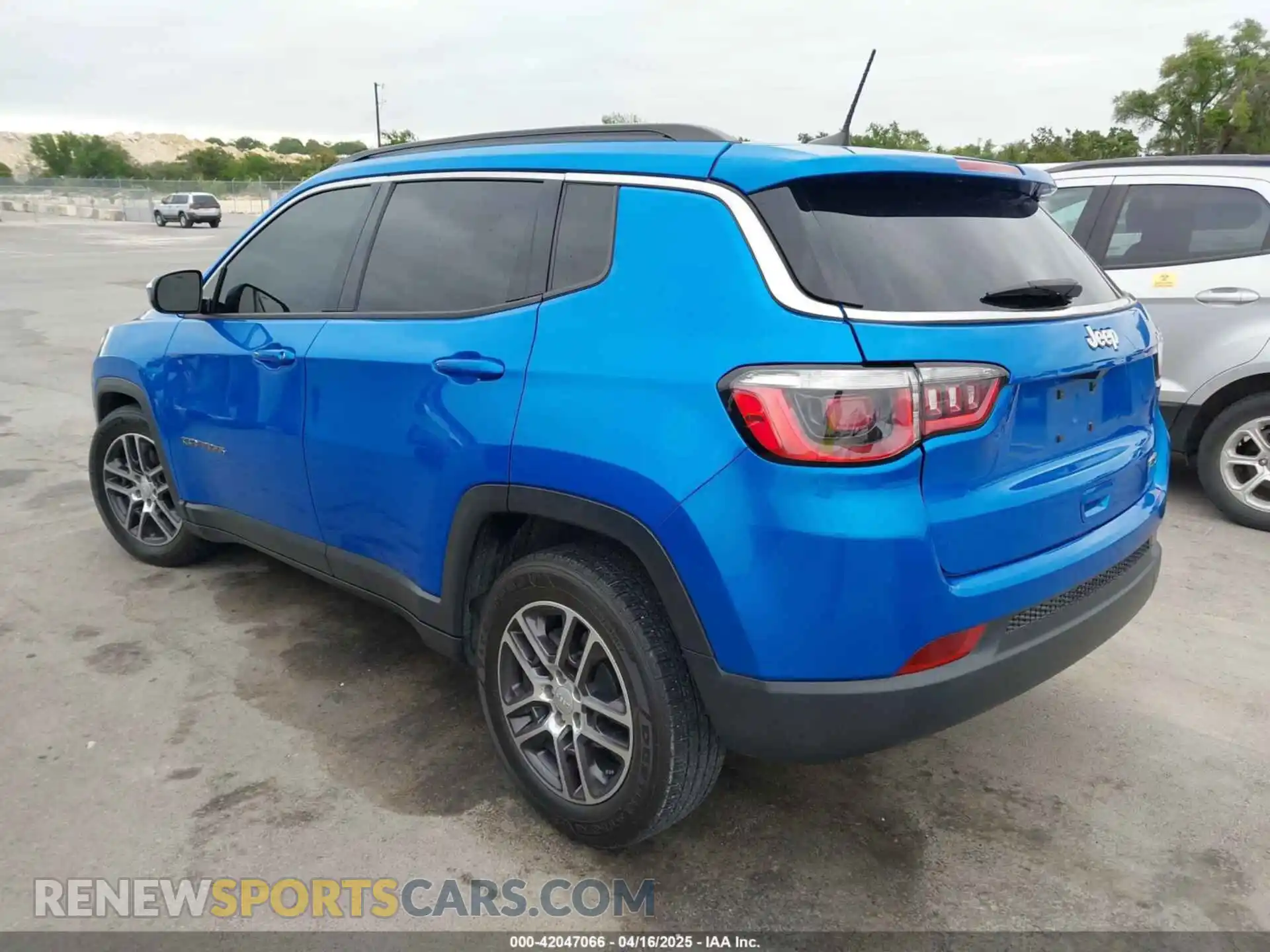 3 Photograph of a damaged car 3C4NJCBB5KT782420 JEEP COMPASS 2019