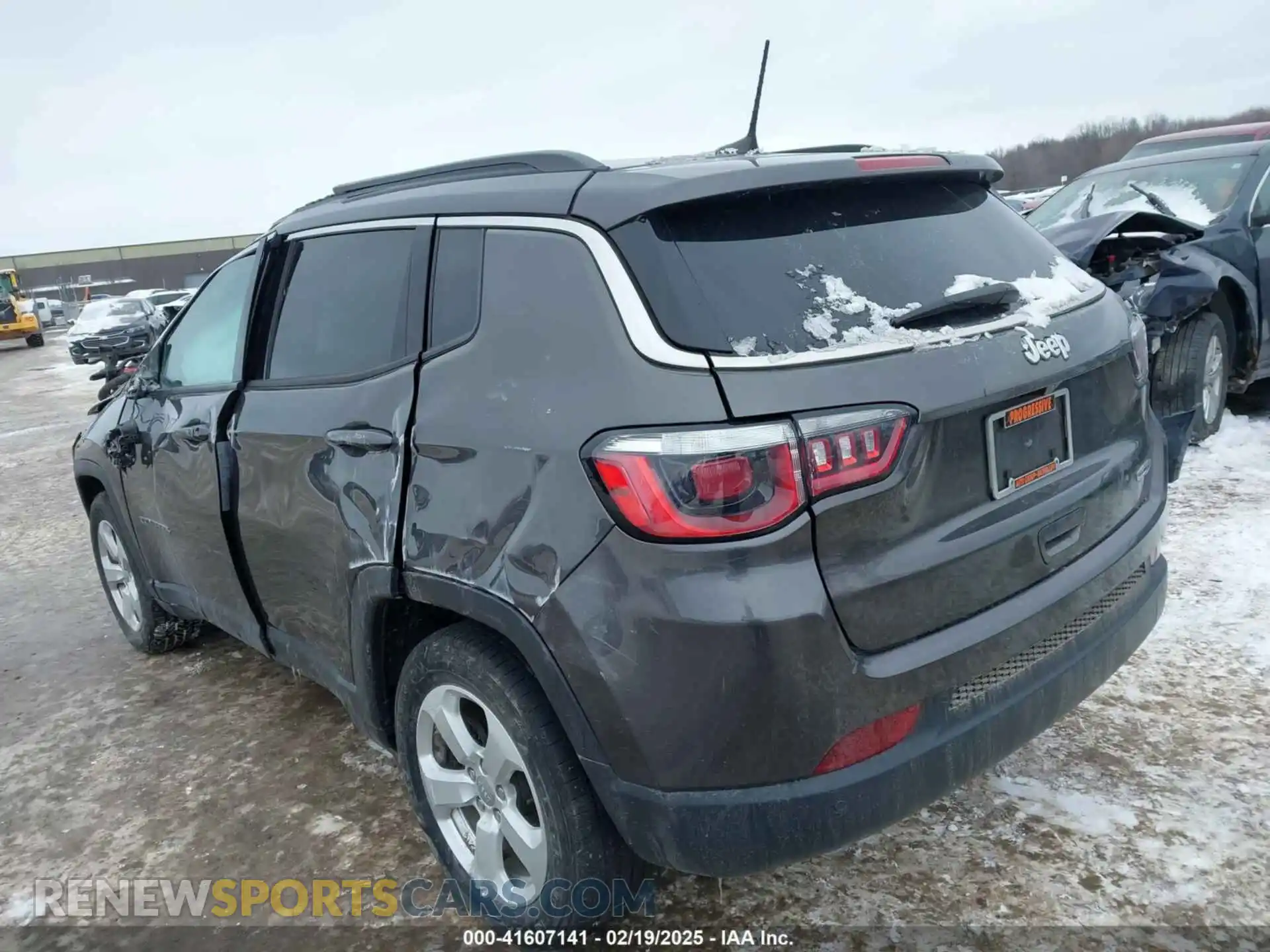 3 Photograph of a damaged car 3C4NJCBB6KT844486 JEEP COMPASS 2019