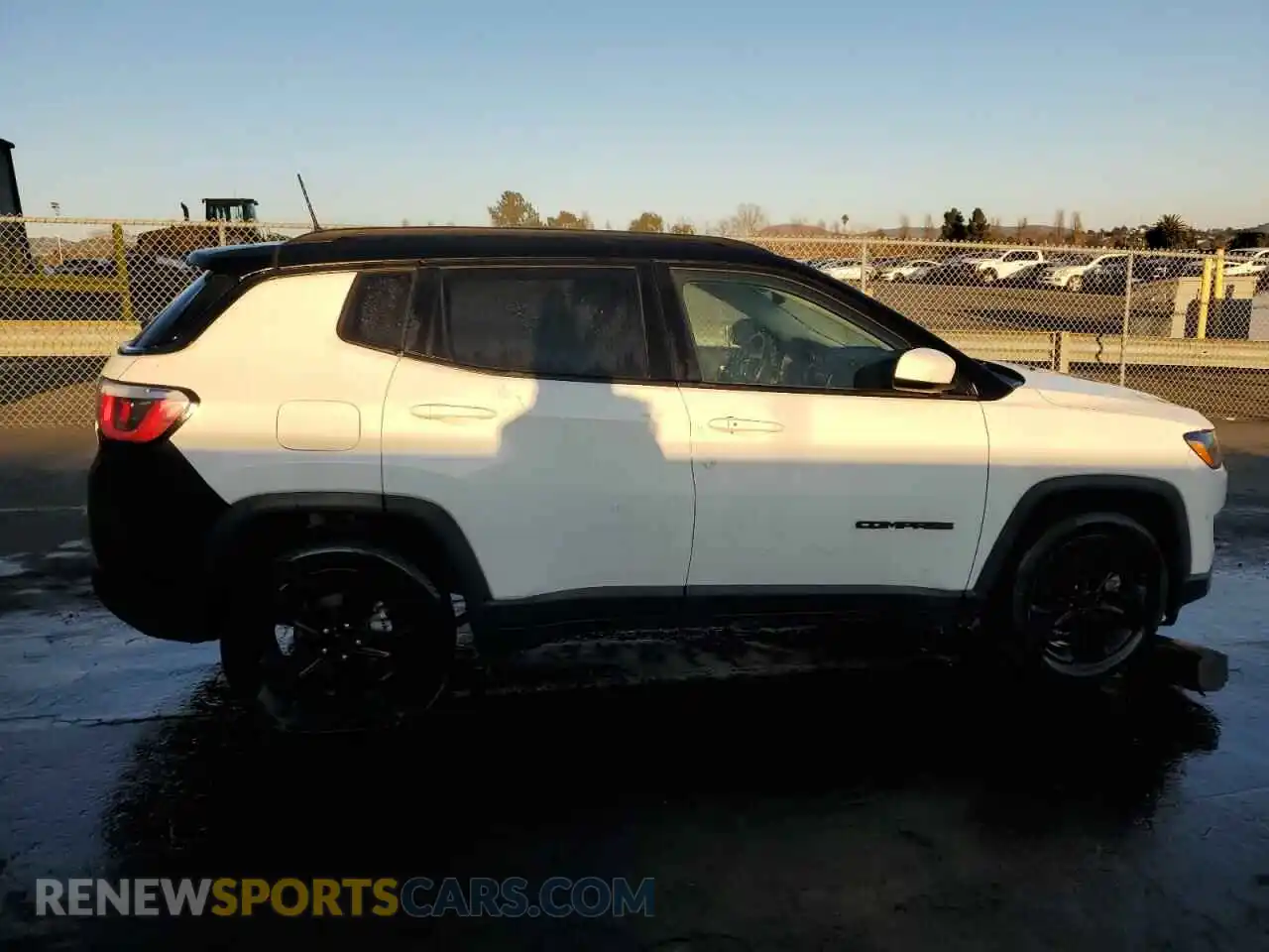 3 Photograph of a damaged car 3C4NJCBB8KT658335 JEEP COMPASS 2019