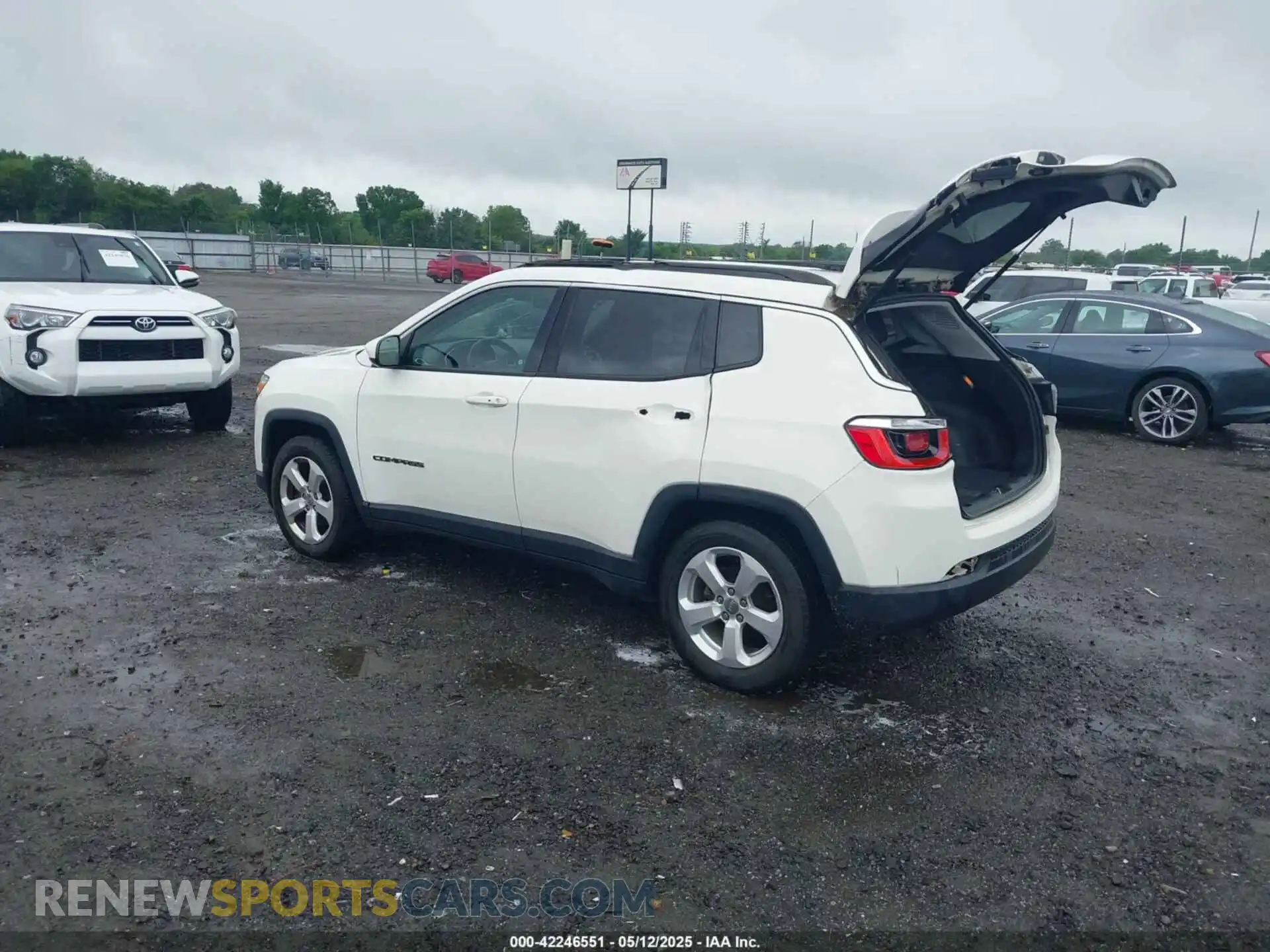 3 fotografías del automóvil dañado 3C4NJCBB9KT652222 JEEP COMPASS 2019