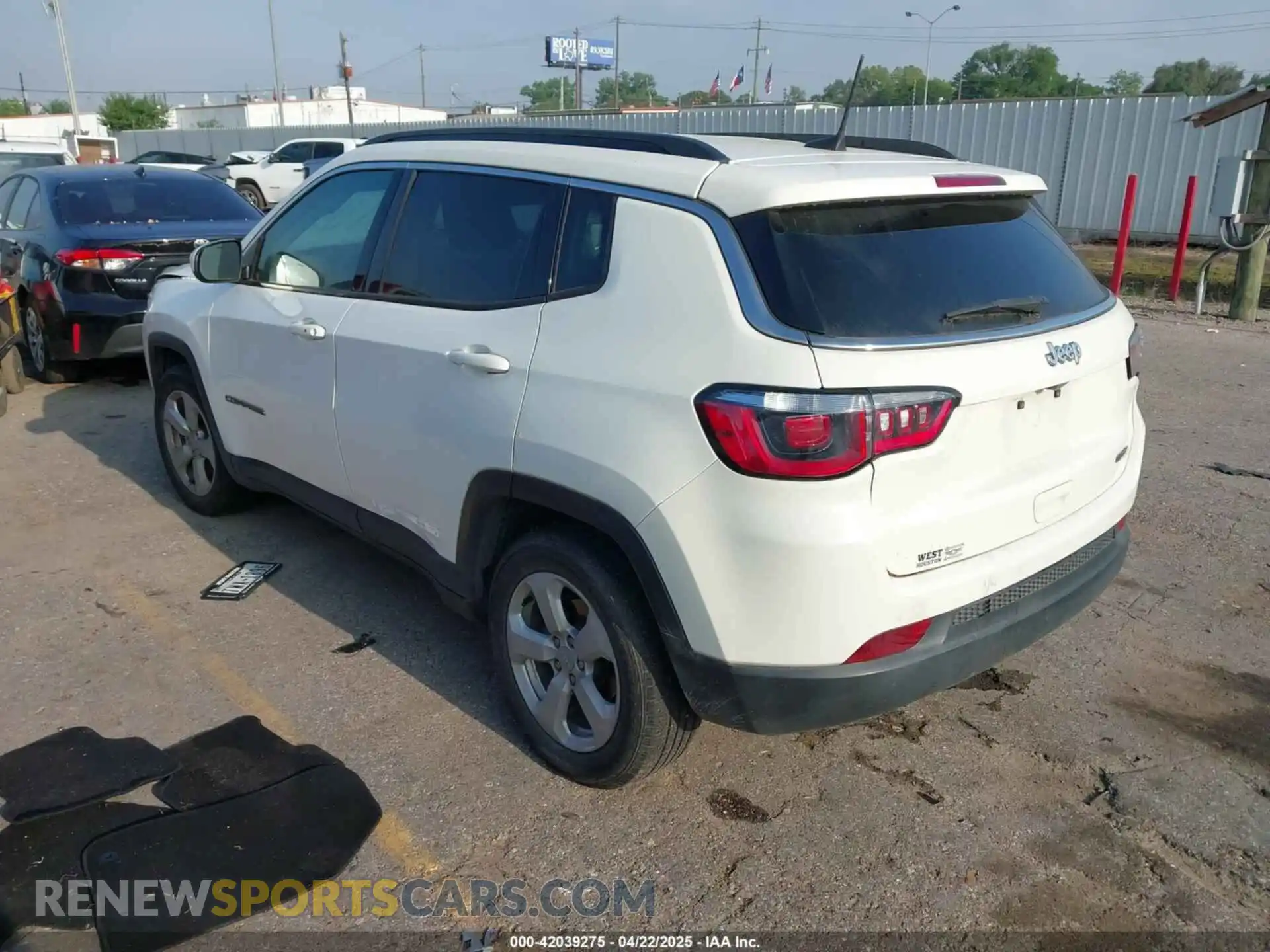 3 Photograph of a damaged car 3C4NJCBB9KT677508 JEEP COMPASS 2019