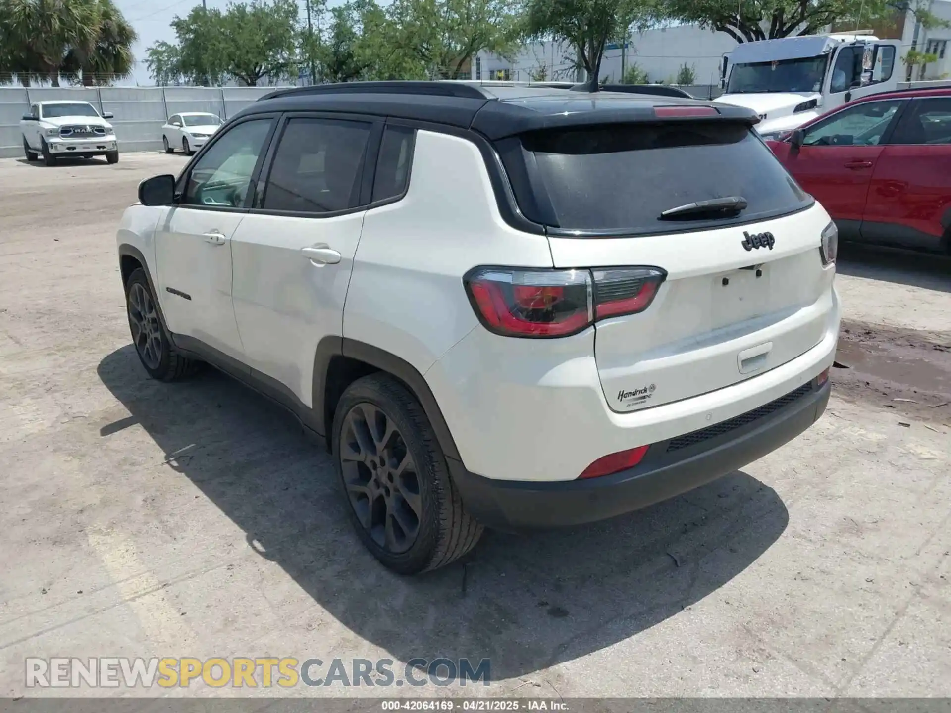3 Photograph of a damaged car 3C4NJCCB8KT757610 JEEP COMPASS 2019