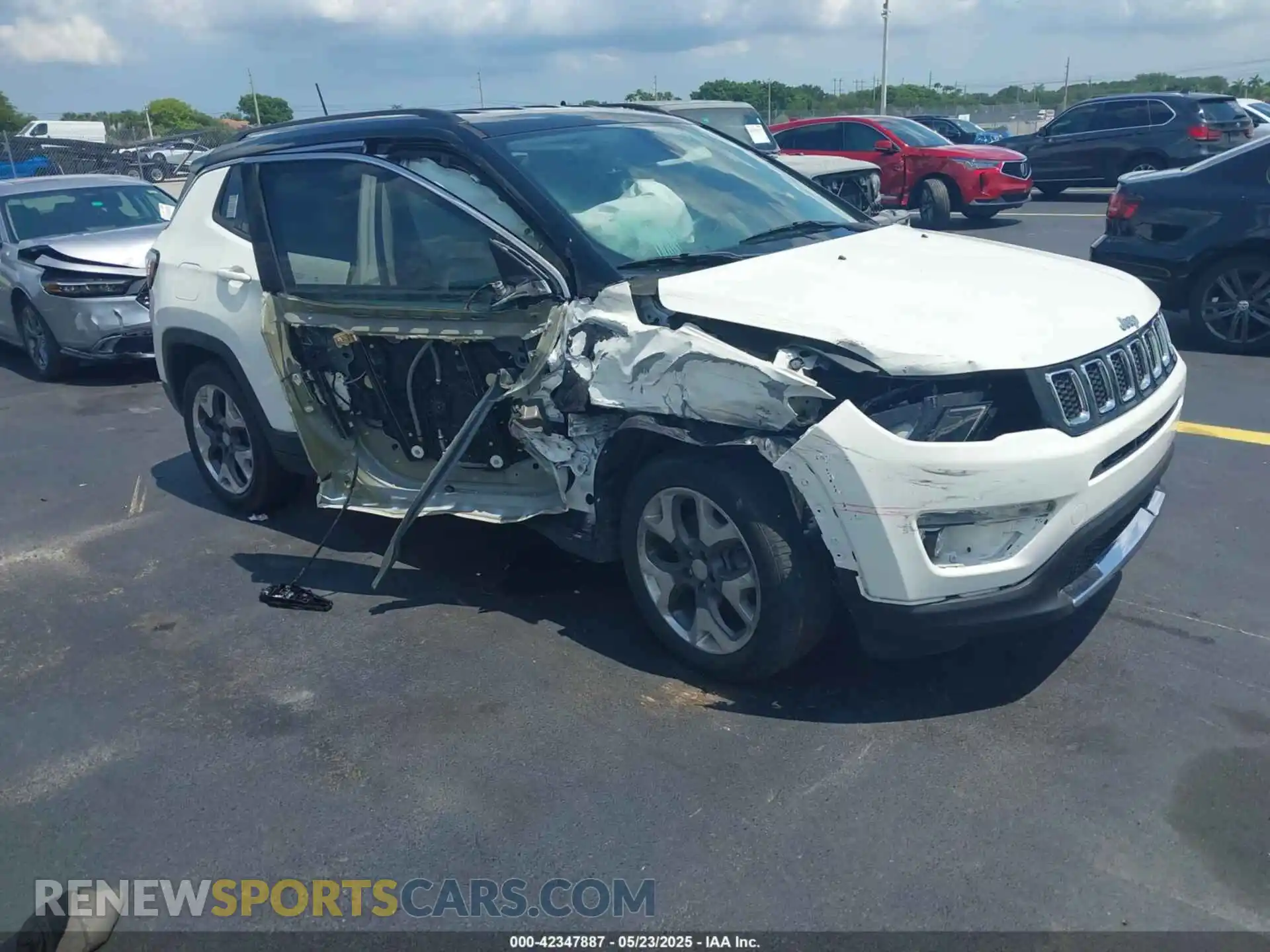 1 Photograph of a damaged car 3C4NJCCBXKT725774 JEEP COMPASS 2019