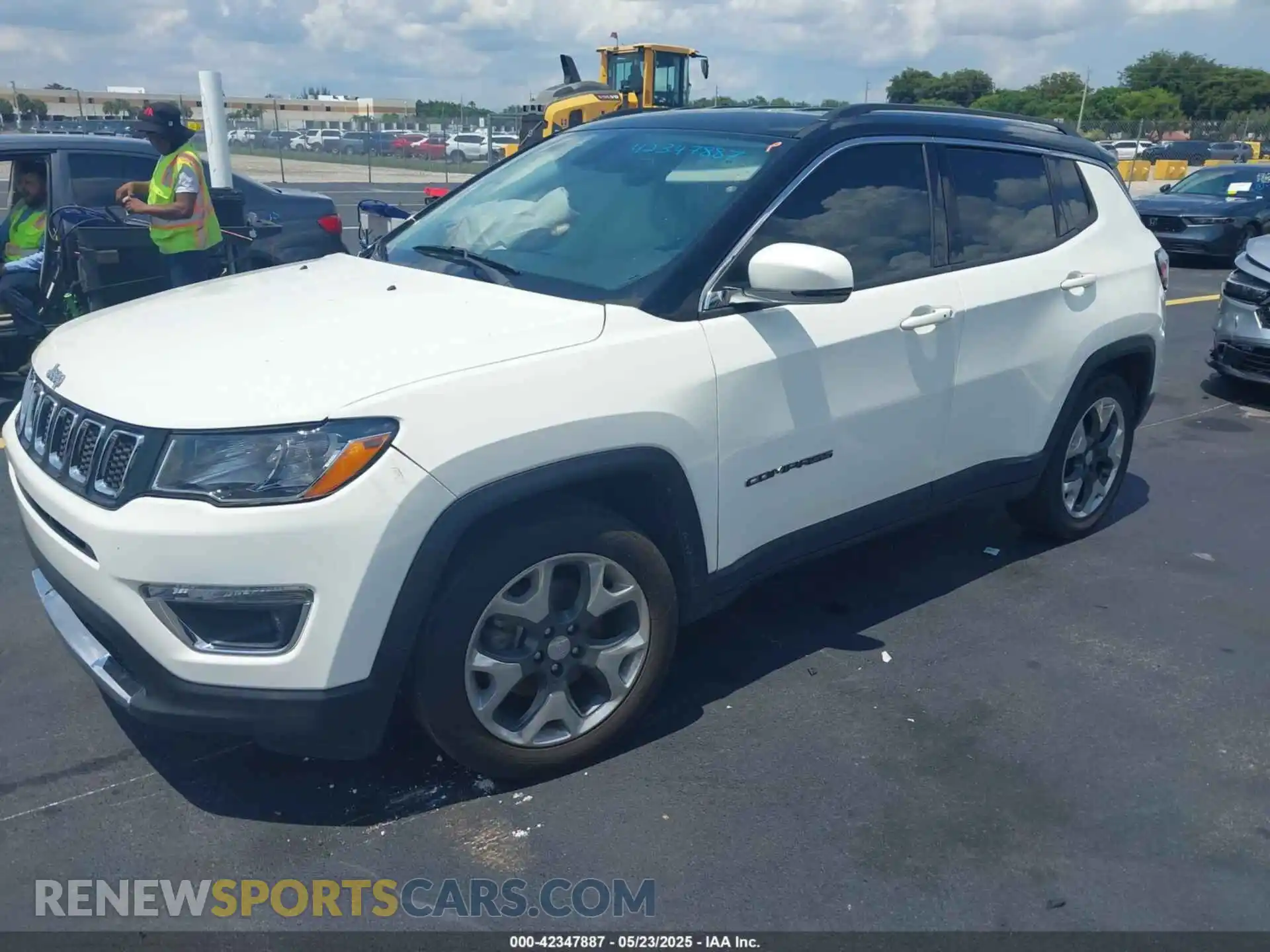 2 Photograph of a damaged car 3C4NJCCBXKT725774 JEEP COMPASS 2019