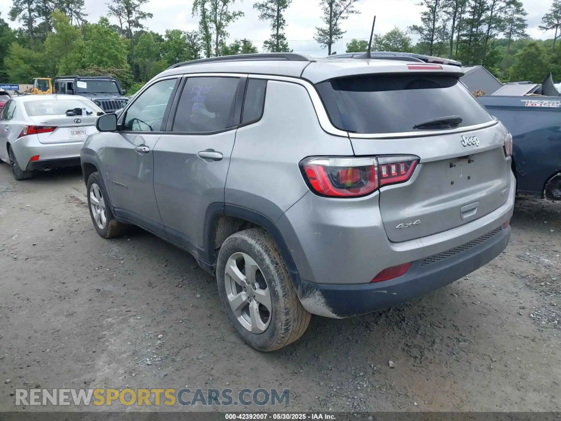 3 Photograph of a damaged car 3C4NJDBB0KT850712 JEEP COMPASS 2019