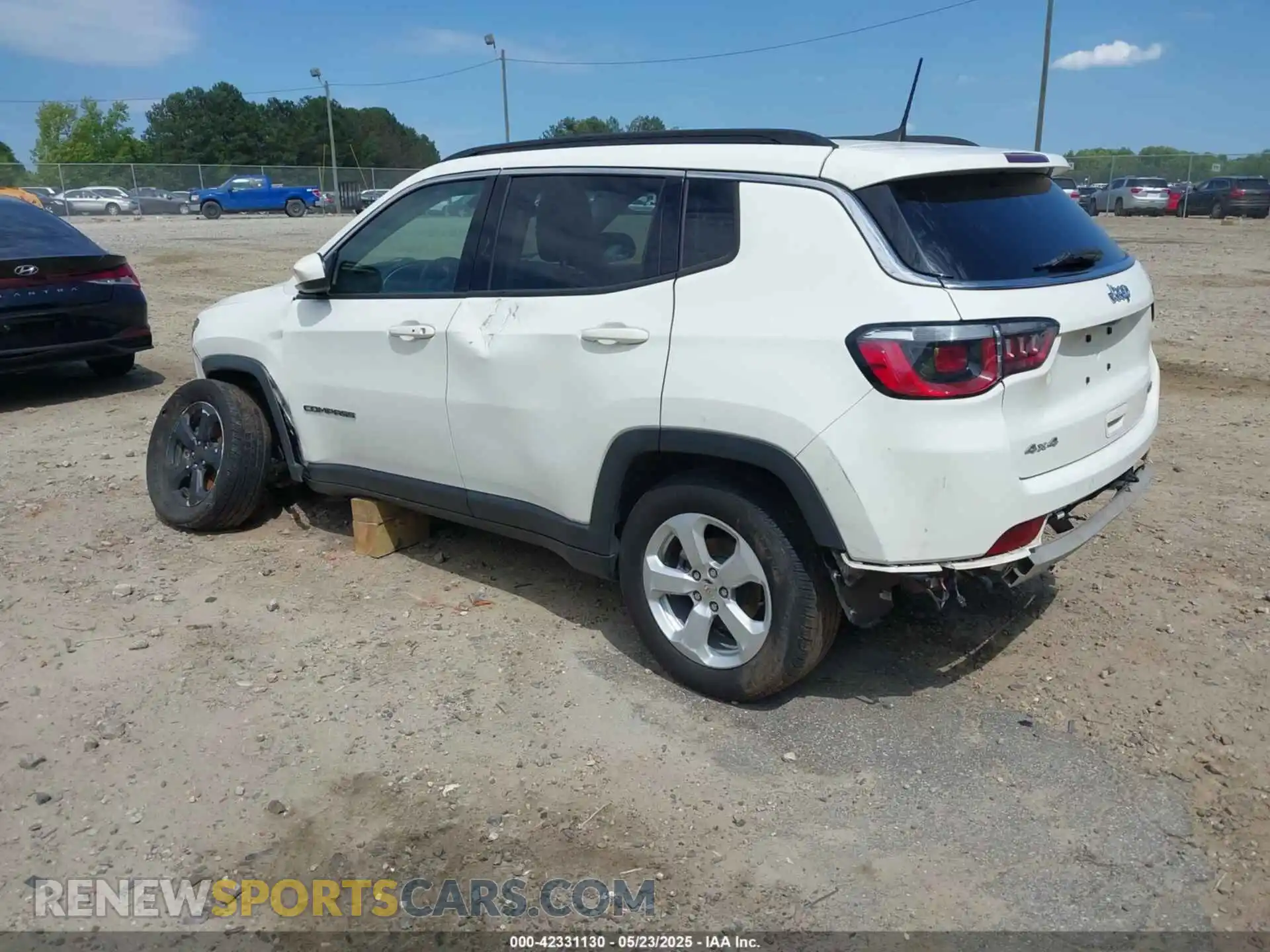 3 Photograph of a damaged car 3C4NJDBB1KT639082 JEEP COMPASS 2019