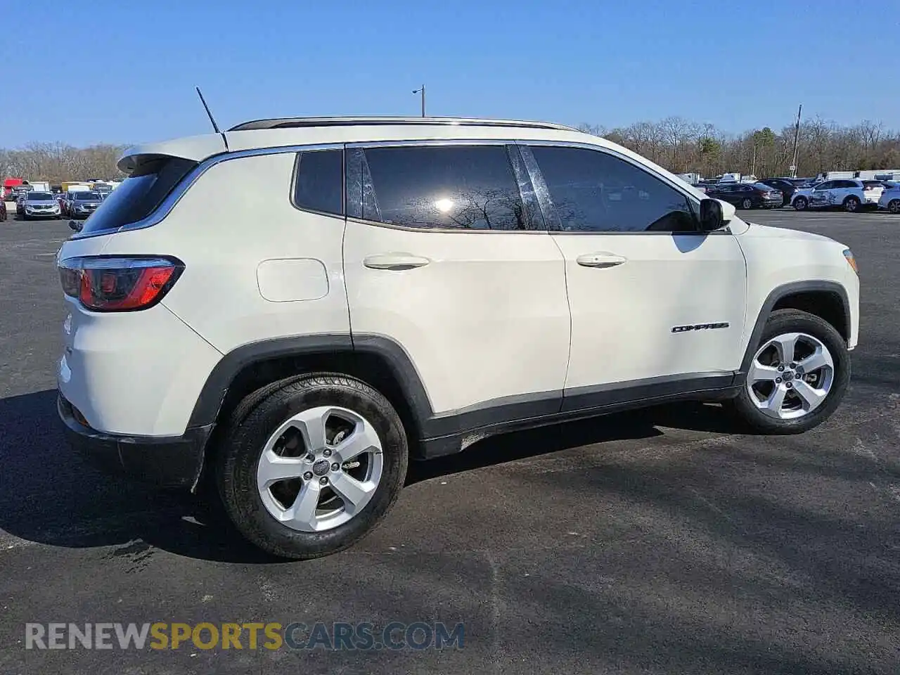 3 Photograph of a damaged car 3C4NJDBB5KT748533 JEEP COMPASS 2019