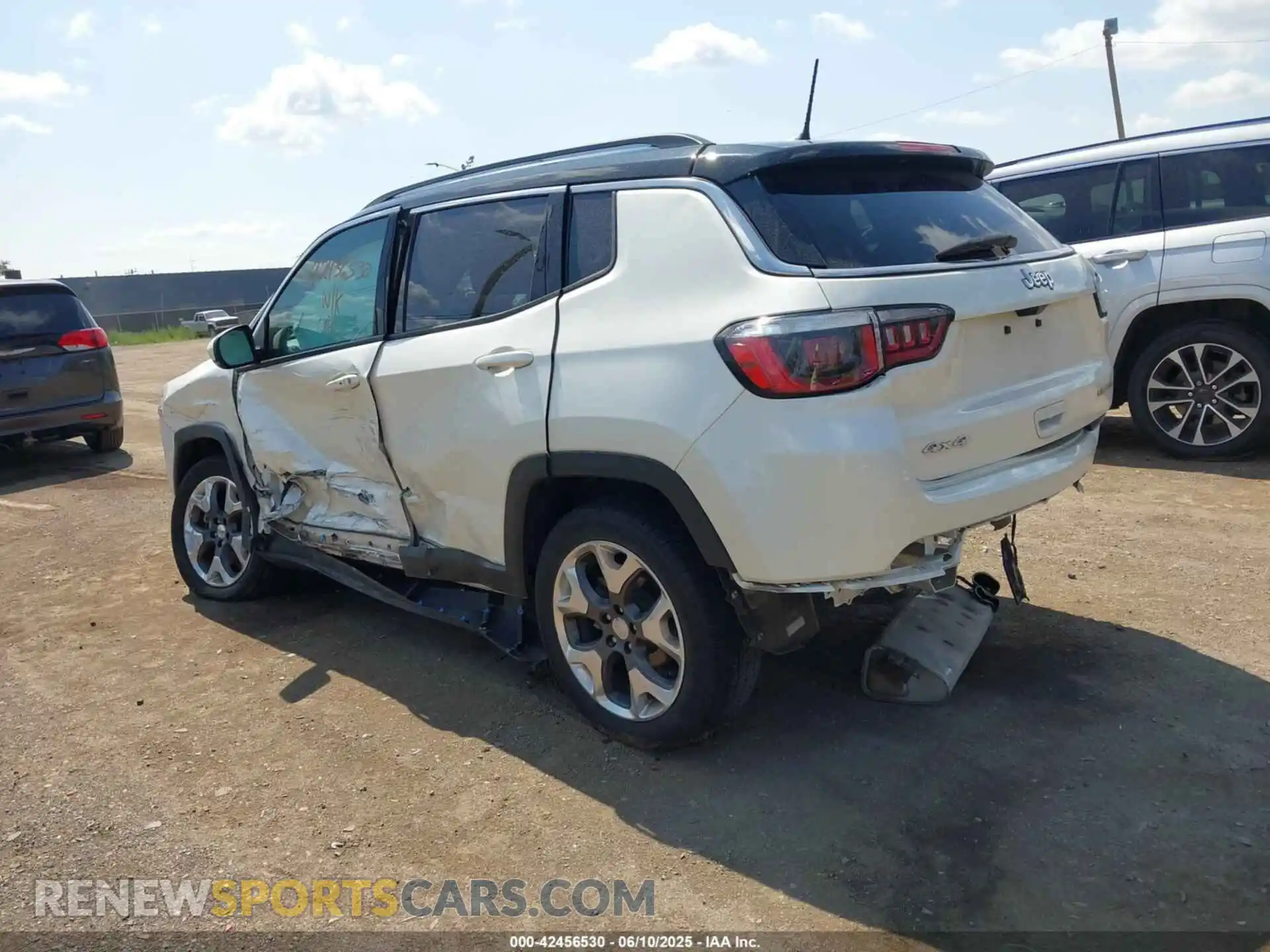 3 Photograph of a damaged car 3C4NJDCB4KT818425 JEEP COMPASS 2019