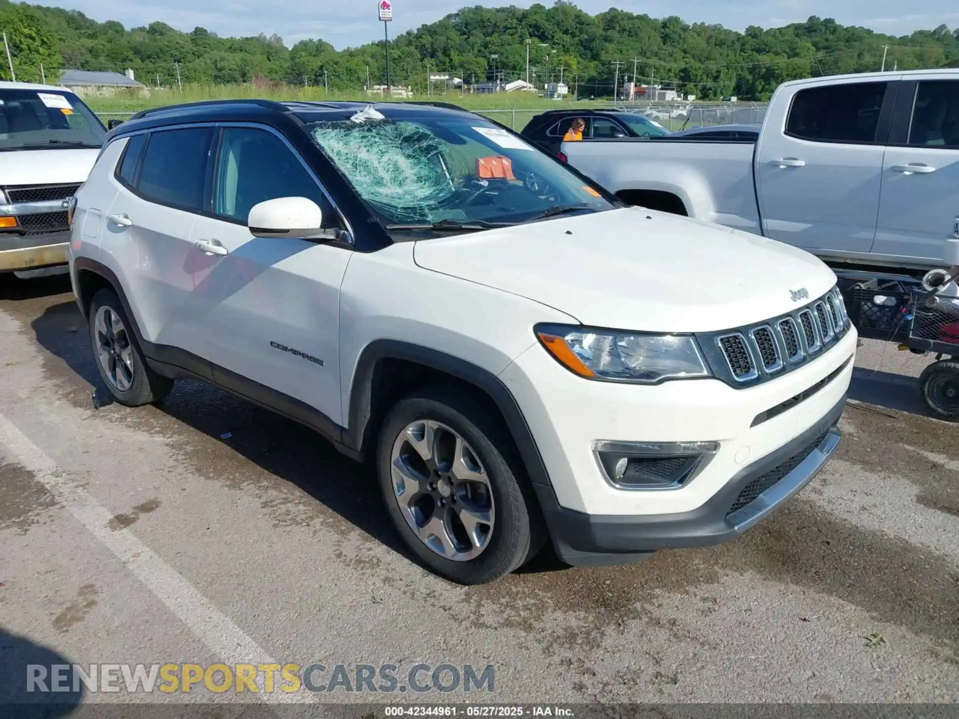 1 Photograph of a damaged car 3C4NJDCB5KT733884 JEEP COMPASS 2019