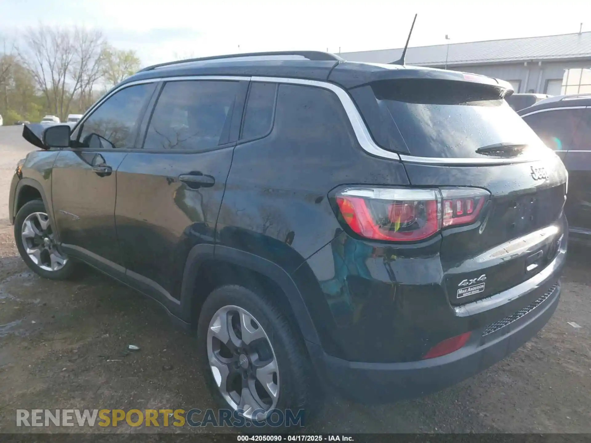 3 Photograph of a damaged car 3C4NJDCBXKT812466 JEEP COMPASS 2019