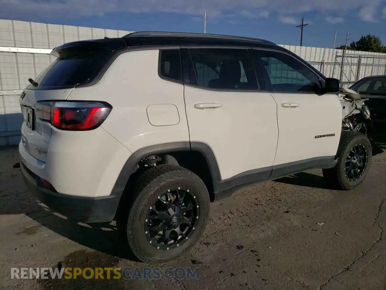 3 Photograph of a damaged car 3C4NJDDB0KT618267 JEEP COMPASS 2019