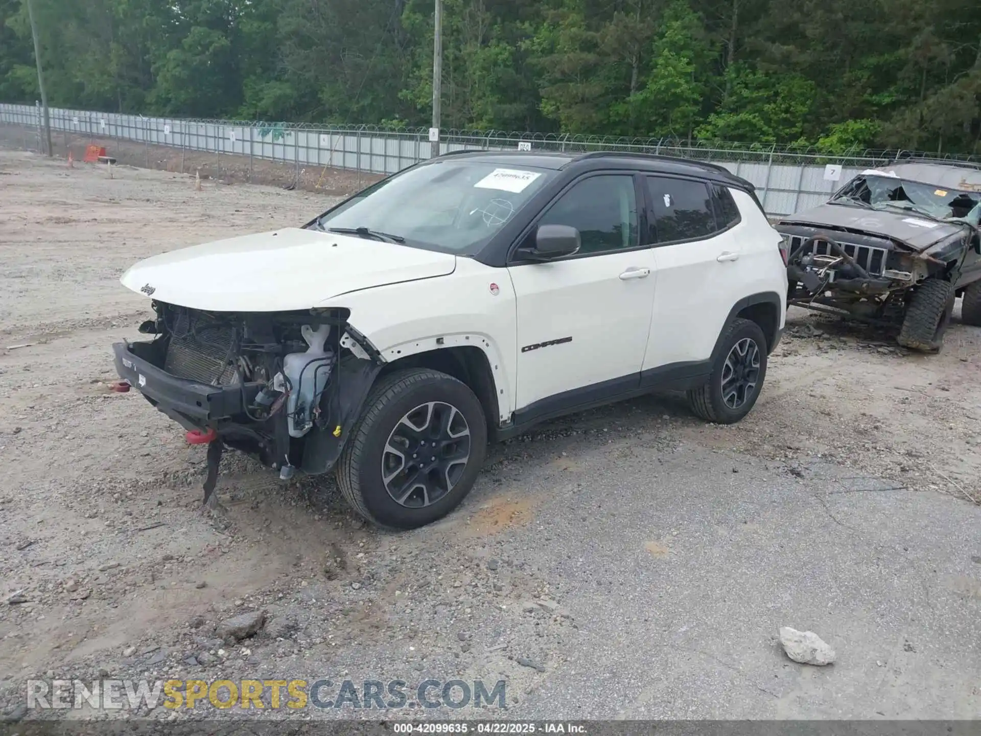 2 fotografías del automóvil dañado 3C4NJDDB2KT671066 JEEP COMPASS 2019