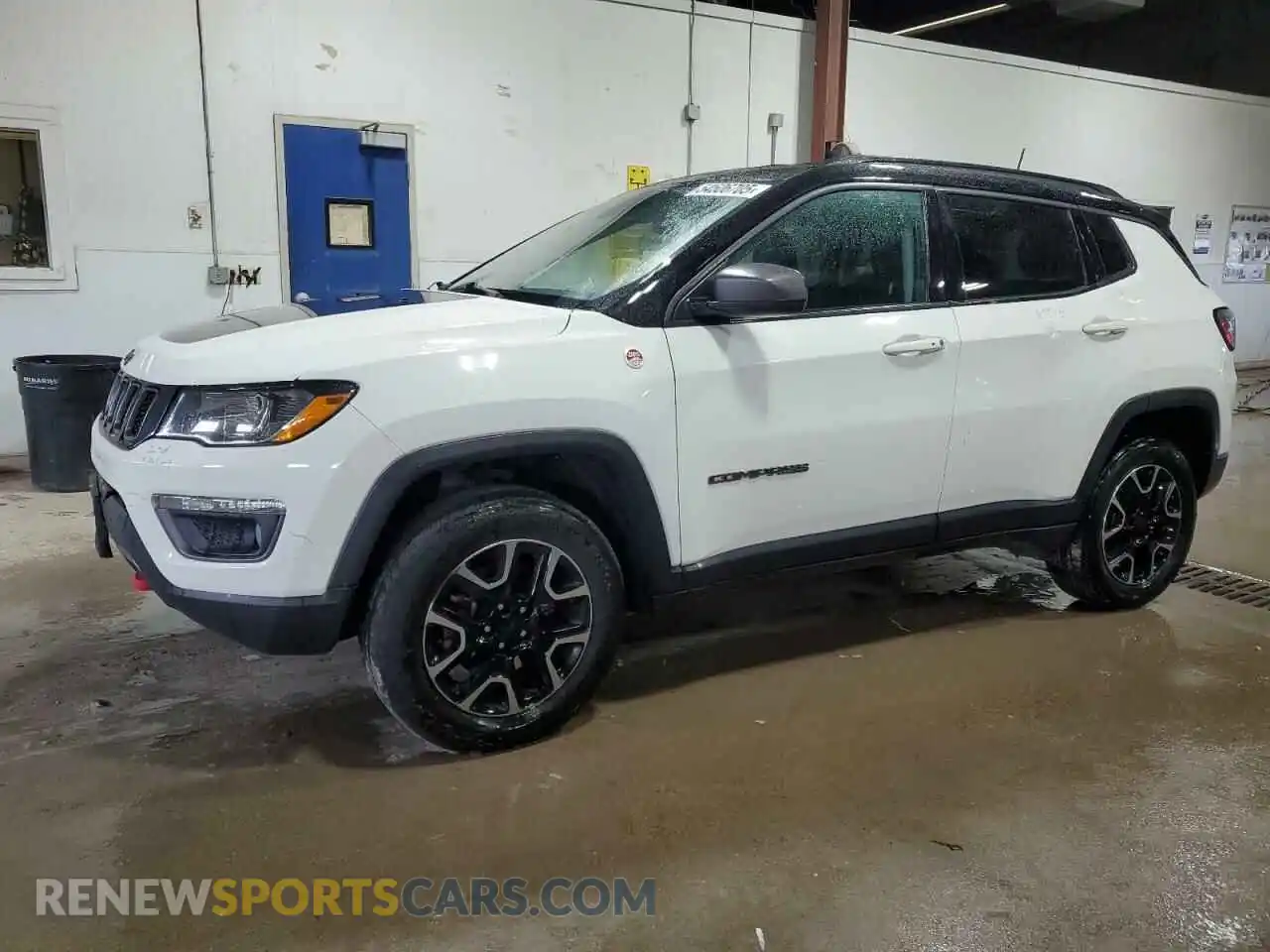 1 Photograph of a damaged car 3C4NJDDB5KT703542 JEEP COMPASS 2019