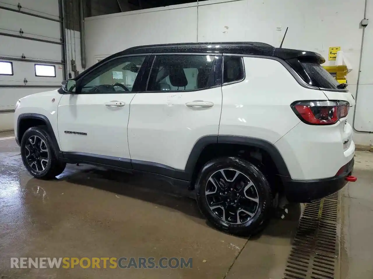 2 Photograph of a damaged car 3C4NJDDB5KT703542 JEEP COMPASS 2019