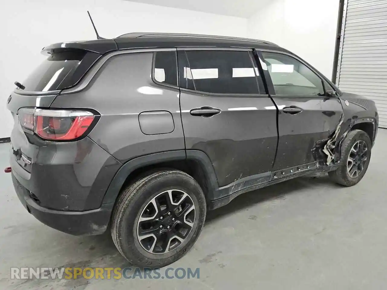 3 Photograph of a damaged car 3C4NJDDB6KT671071 JEEP COMPASS 2019