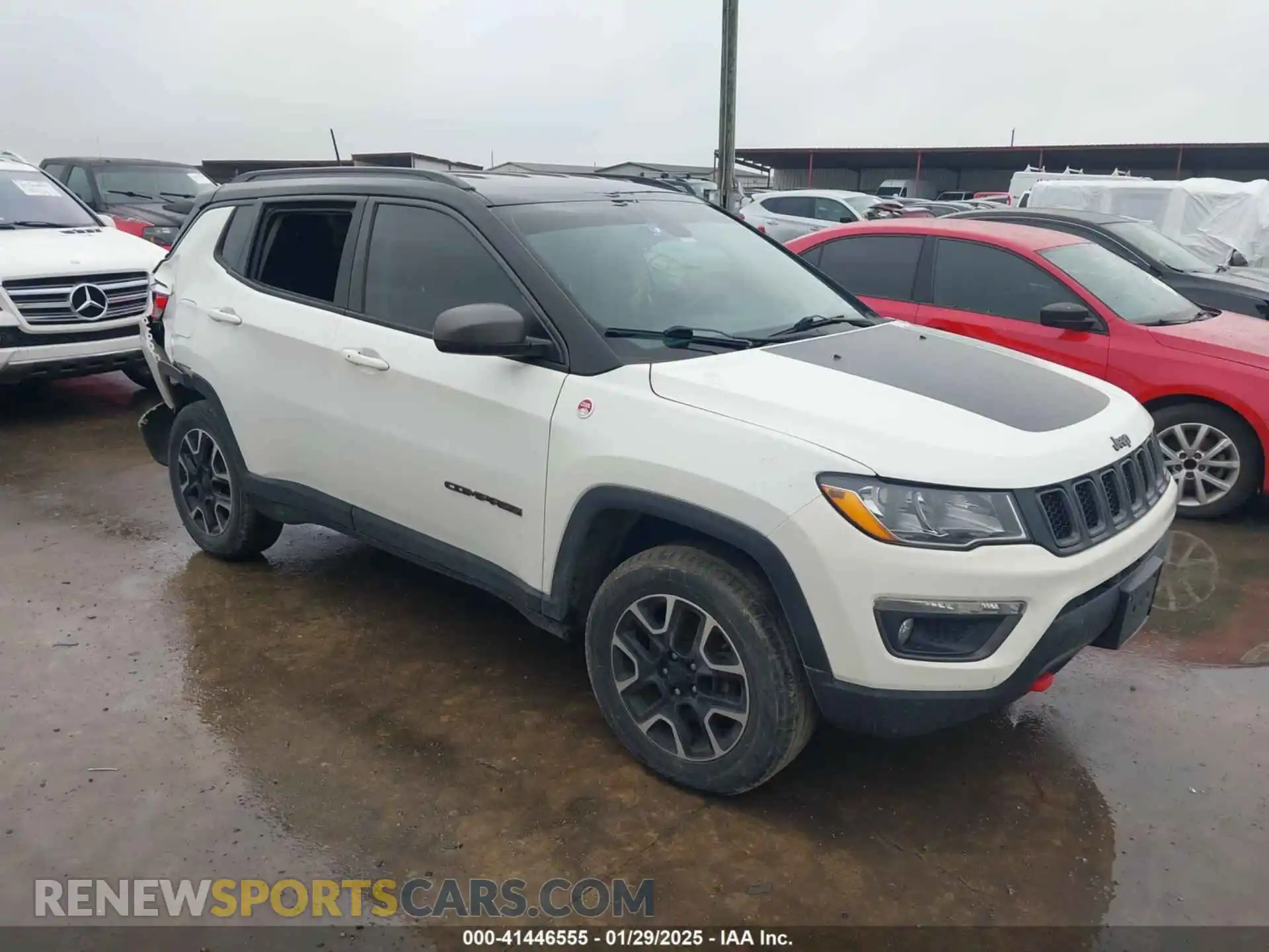 1 Photograph of a damaged car 3C4NJDDB6KT811491 JEEP COMPASS 2019