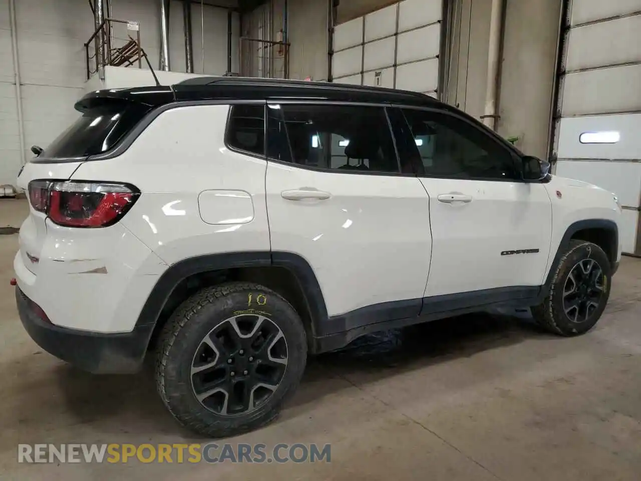 3 Photograph of a damaged car 3C4NJDDB9KT667905 JEEP COMPASS 2019