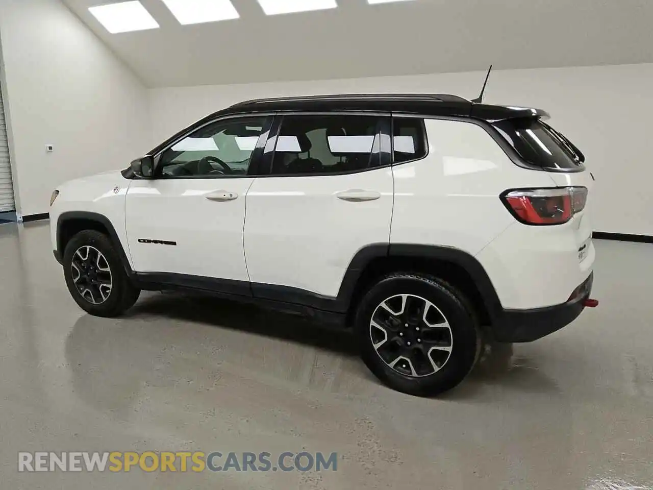 2 Photograph of a damaged car 3C4NJDDBXKT599405 JEEP COMPASS 2019