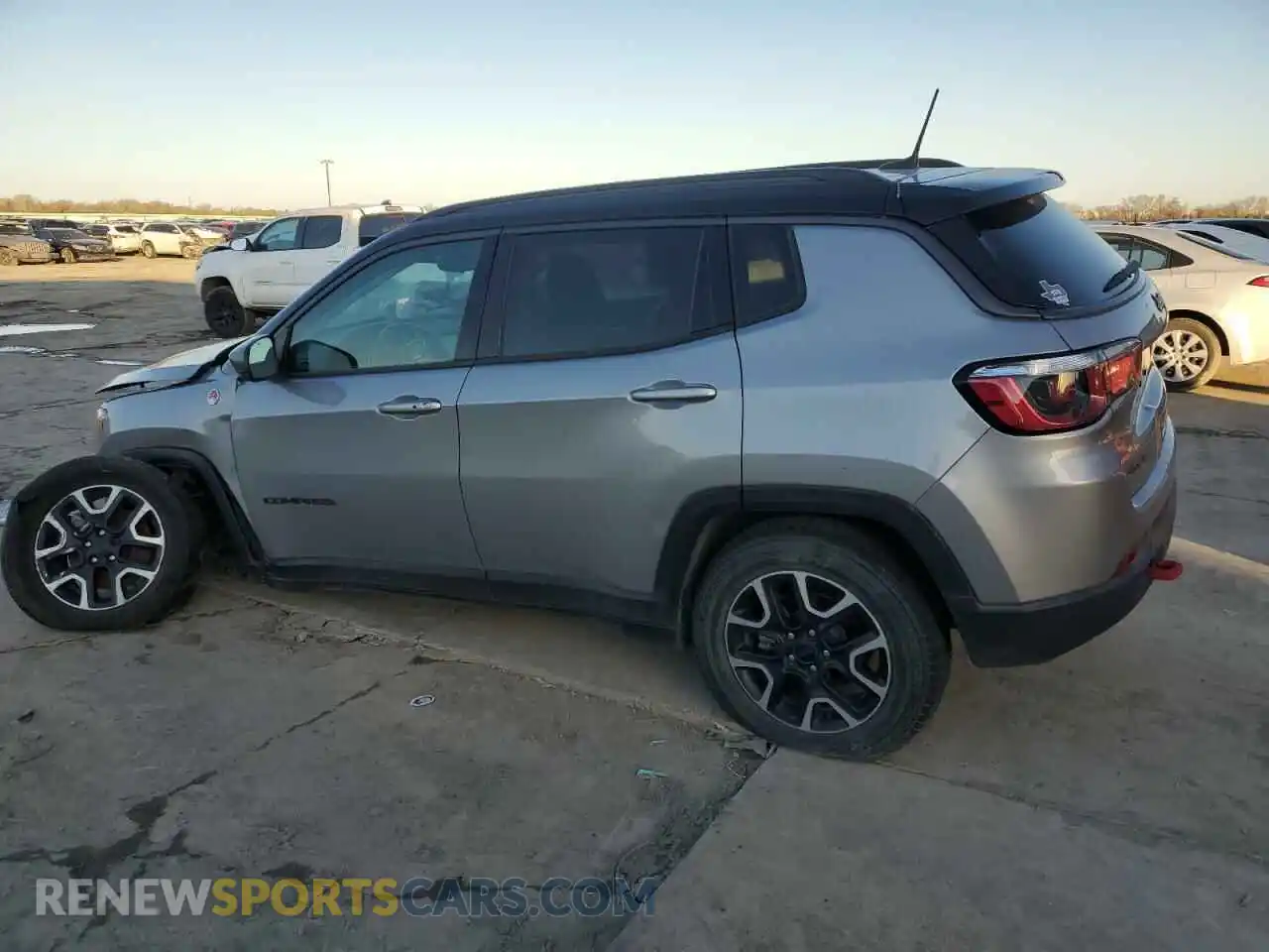 2 Photograph of a damaged car 3C4NJDDBXKT722037 JEEP COMPASS 2019