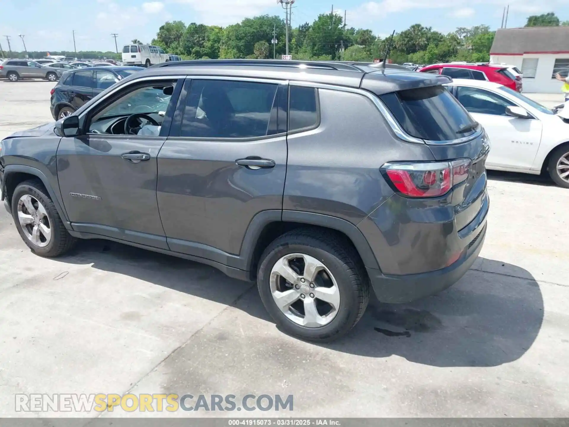 3 Photograph of a damaged car 3C4NJCBB3LT136018 JEEP COMPASS 2020