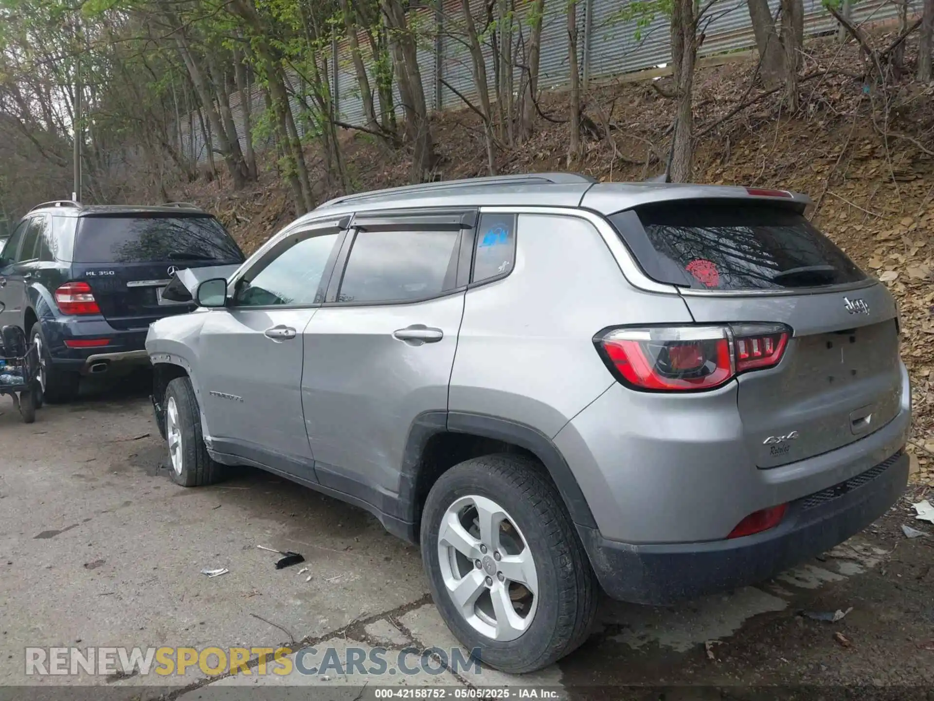 3 Photograph of a damaged car 3C4NJDBB7LT240789 JEEP COMPASS 2020