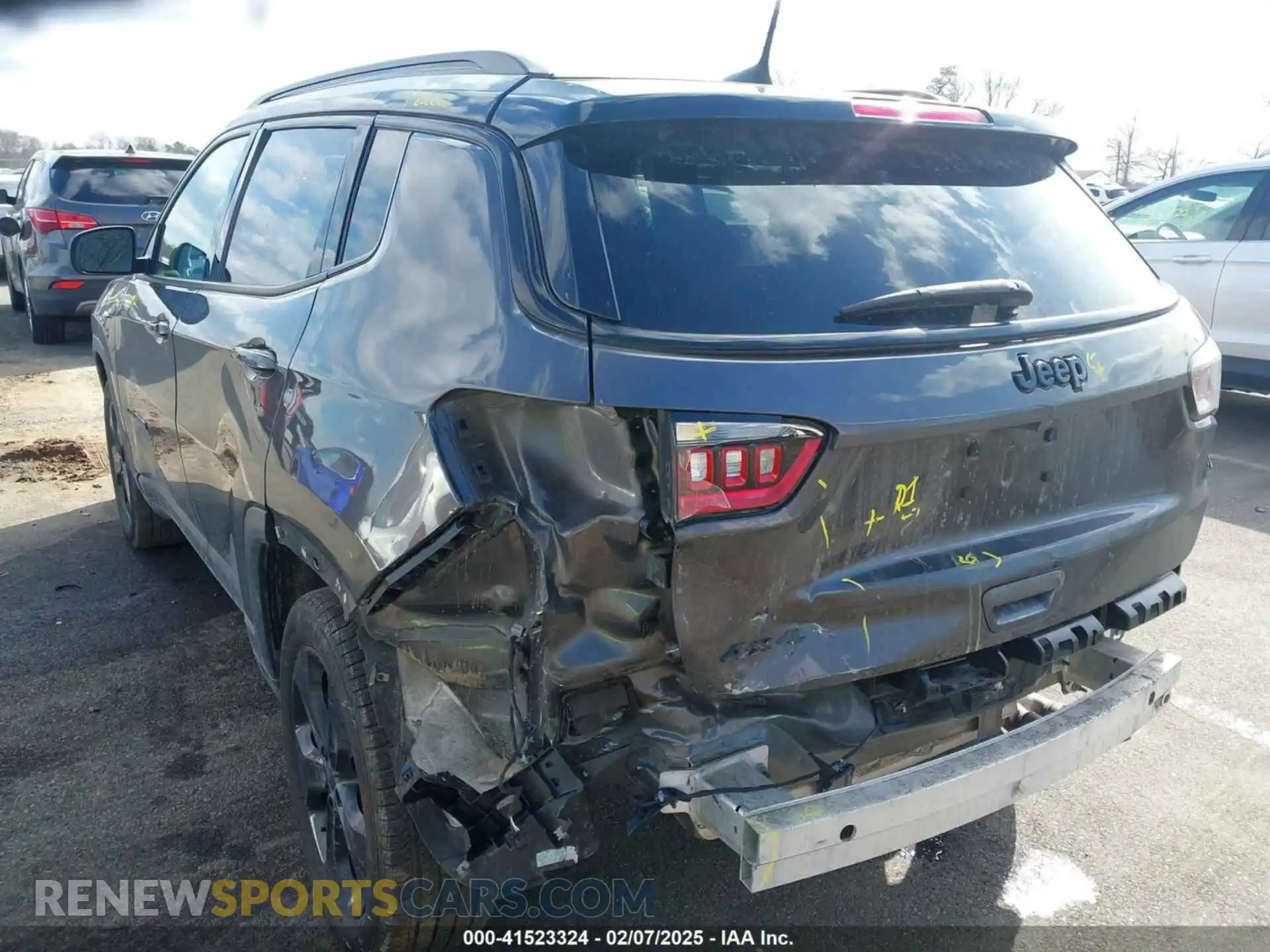3 Photograph of a damaged car 3C4NJDBB9LT157221 JEEP COMPASS 2020