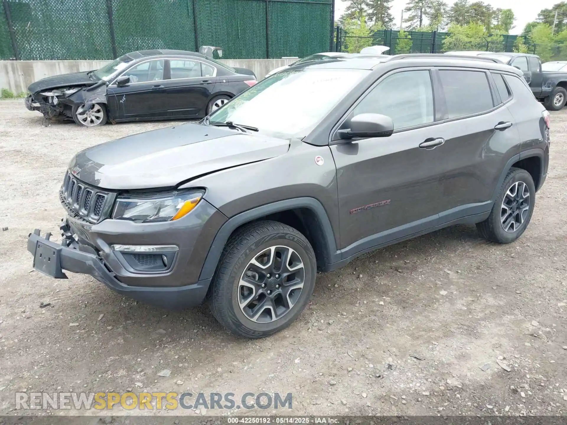 2 fotografías del automóvil dañado 3C4NJDDB3LT200268 JEEP COMPASS 2020