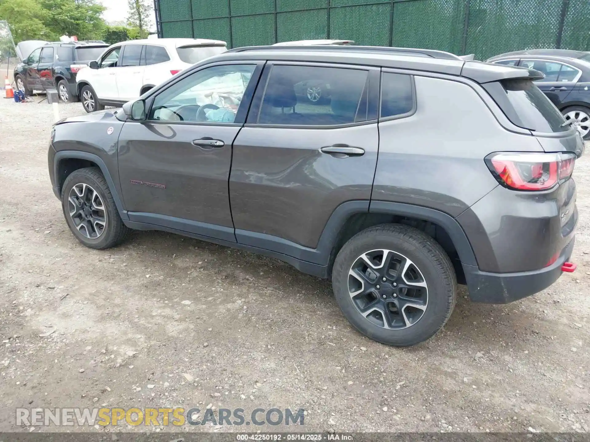 3 fotografías del automóvil dañado 3C4NJDDB3LT200268 JEEP COMPASS 2020